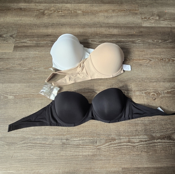 set of 3 convertible bras comes with 1 set of clear straps. so?e 58D - Picture 2 of 3